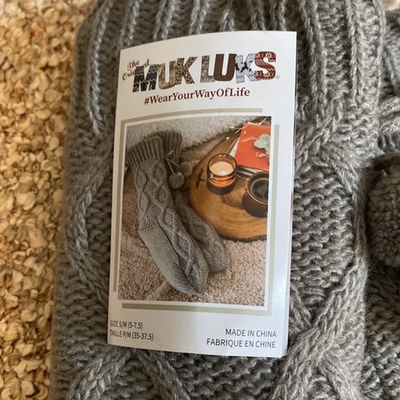 Muk Luks Pom Lounge Socks - Picture 2 of 3